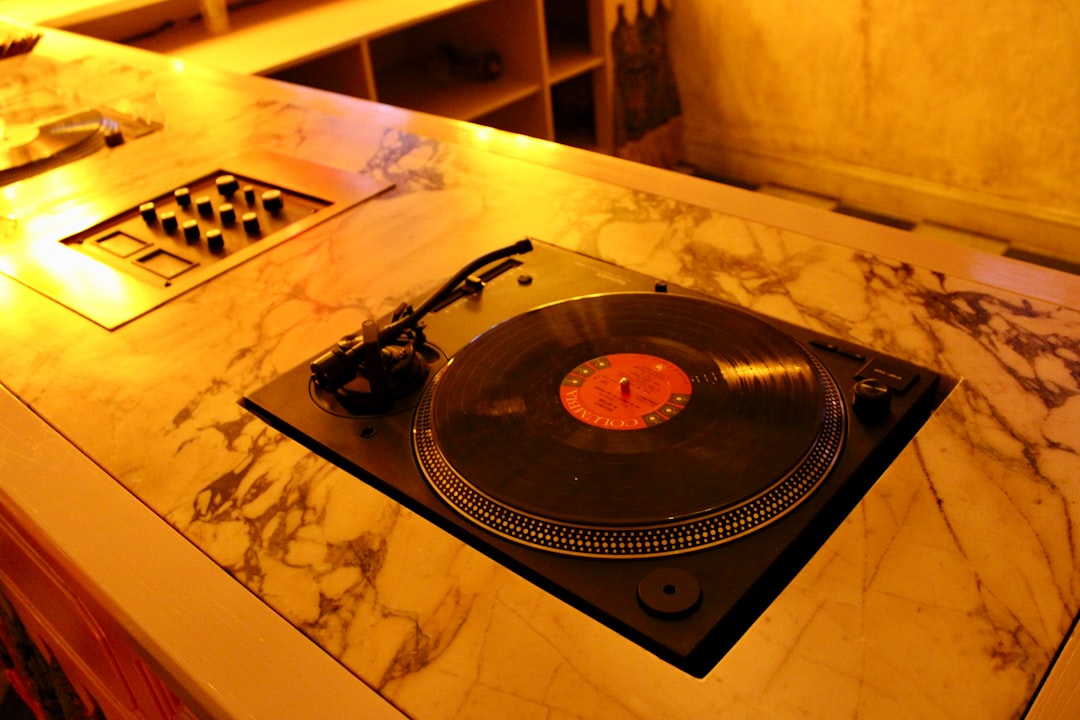 turntable-with-vinyl-record-on-marble-counter-kztodutl9xq